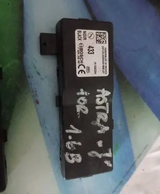Opel Insignia A Antenna control unit 13503204