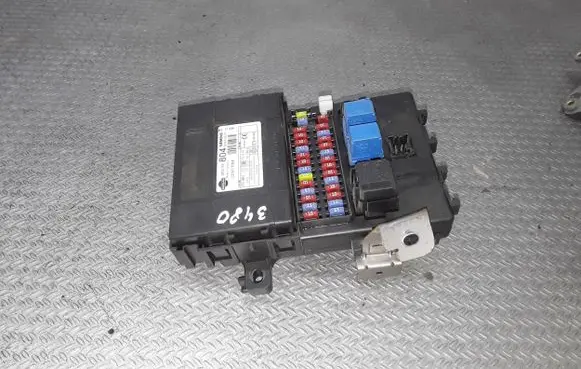 Nissan Terrano Fuse module 4F040049 285510X804