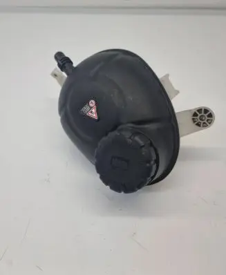 Mercedes-Benz GLC C253 Coolant expansion tank/reservoir A0005840807