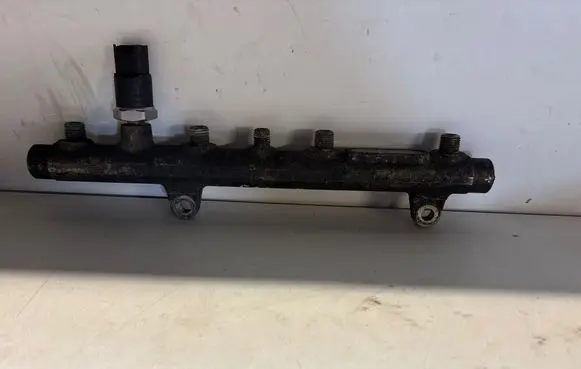 Renault Scenic II - Grand scenic II Fuel main line pipe 0445214015 7700111013