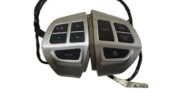 Mitsubishi Outlander Steering wheel buttons/switches 75B4732