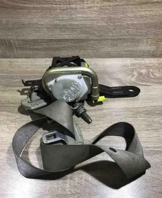 Nissan X-Trail T30 Front seatbelt XTRAIL LEFTSIDEFRONT
