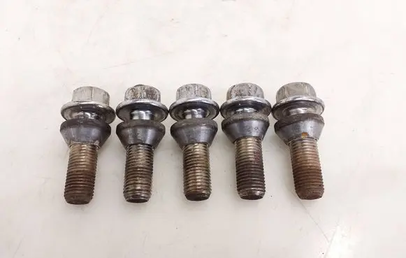 Volvo XC60 Nuts/bolts 