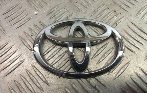 Toyota Corolla E120 E130 Manufacturers badge/model letters 