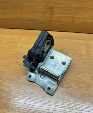 BMW 7 F01 F02 F03 F04 Radiator mount bracket 7186513 7211161 7207151