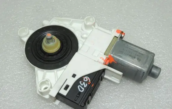 Renault Laguna III Rear door window regulator motor 827300001R