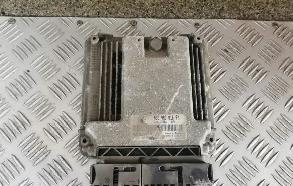 Volkswagen Golf V Engine control unit/module 03G906016FM