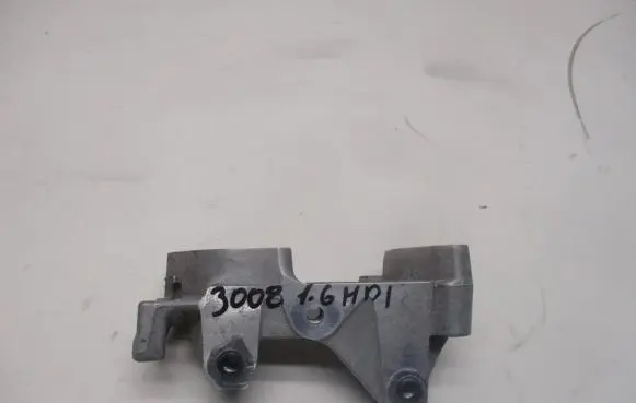 Peugeot 3008 I Engine mounting bracket