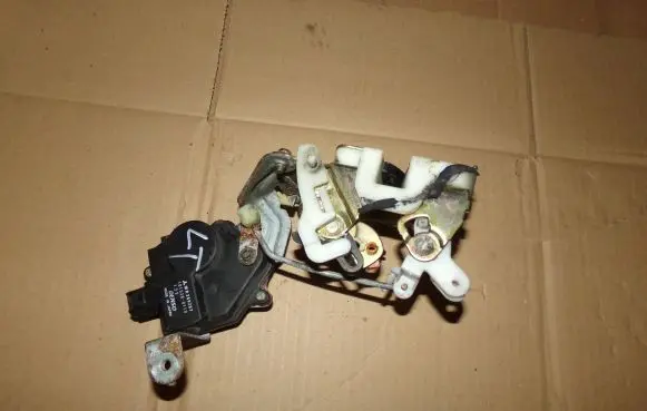Mitsubishi Galant Rear door lock