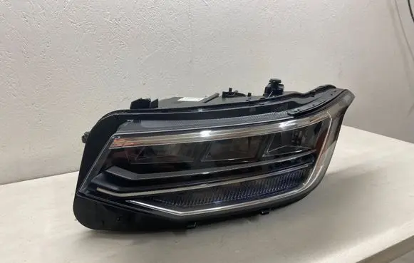 Volkswagen Tiguan Headlight/headlamp 5NB941035G 030111923100 LE18A6431