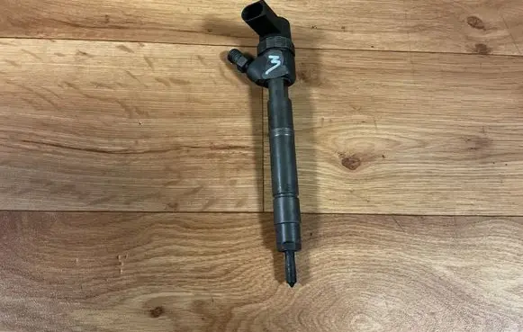 Mercedes-Benz C W203 Fuel injector A6110700987
