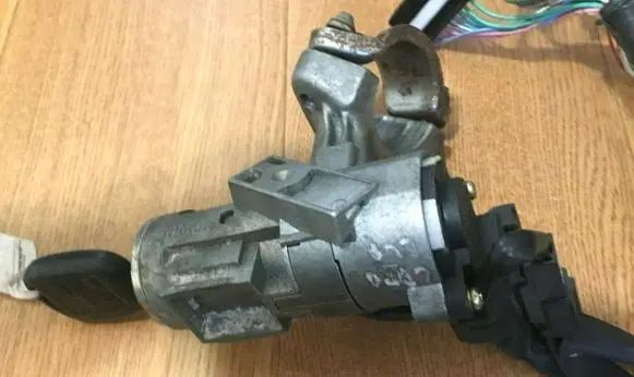 Toyota Corolla E120 E130 Ignition lock contact 45020-02-4 45020024