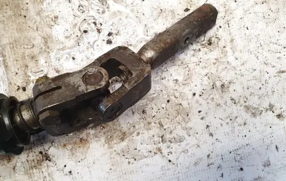 Volkswagen PASSAT B3 Steering column universal joint