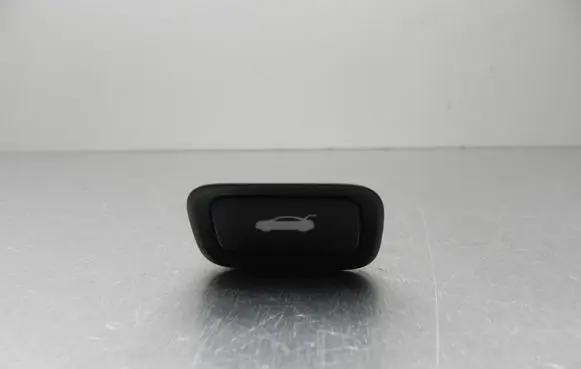 Hyundai i40 Tailgate opening switch 39R5901100 I7365