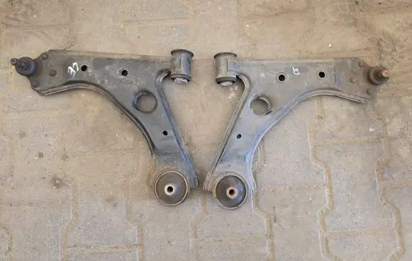 Opel Corsa E Front lower control arm/wishbone 