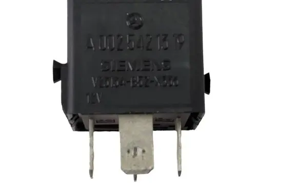 Mercedes-Benz E W210 Other relay A0025421319 V23134B52X336