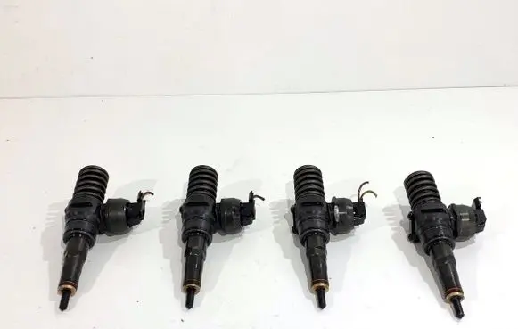Skoda Octavia Mk2 (1Z) Fuel injectors set 038130073AG