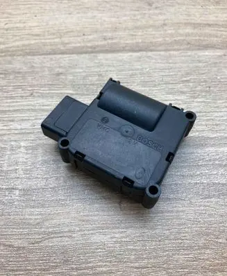 Audi A8 S8 D3 4E Air flap motor/actuator 4F0820511B 0132801369