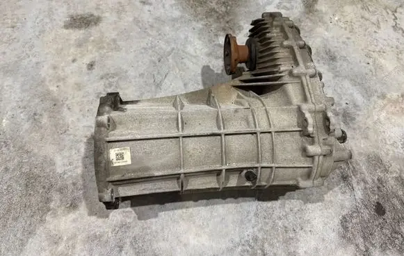 Gearbox transfer box case
