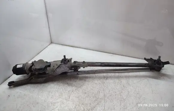 Mitsubishi L200 Front wiper linkage and motor 8250A124