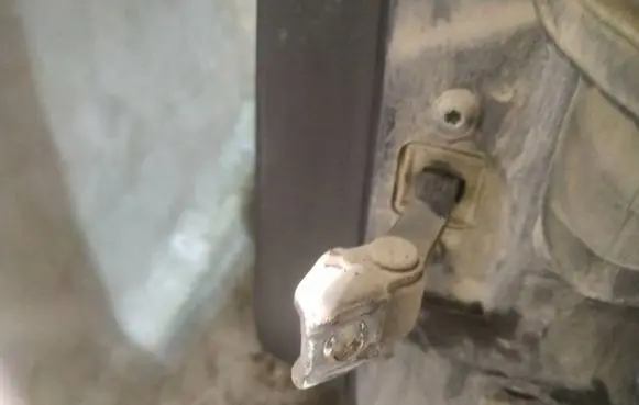 Skoda Octavia Mk2 (1Z) Rear door check strap stopper