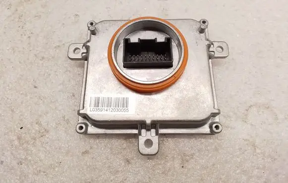 Audi A3 S3 8V Headlight ballast module Xenon 4G0907397P 4UM154367