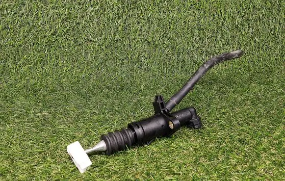 Volkswagen Transporter - Caravelle T5 Clutch master cylinder 7H0721401A