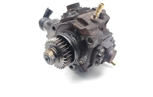 Nissan X-Trail T31 Fuel injection high pressure pump 8200690744 0445010170