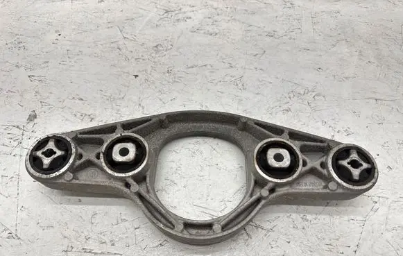 BMW M4 F82 F83 Rear differential/diff mount bracket 2284774