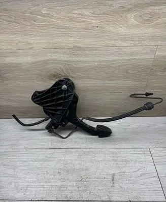 Volkswagen Golf V Clutch pedal 1K1721059CG 17072006 020056201