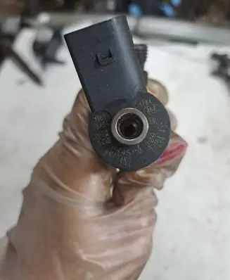 BMW 3 E90 E91 Fuel injector 0445110209