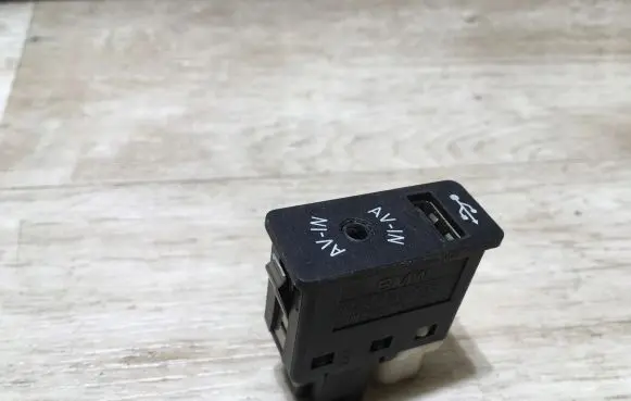 Mini One - Cooper Coupe R56 AUX in-socket connector 9264966