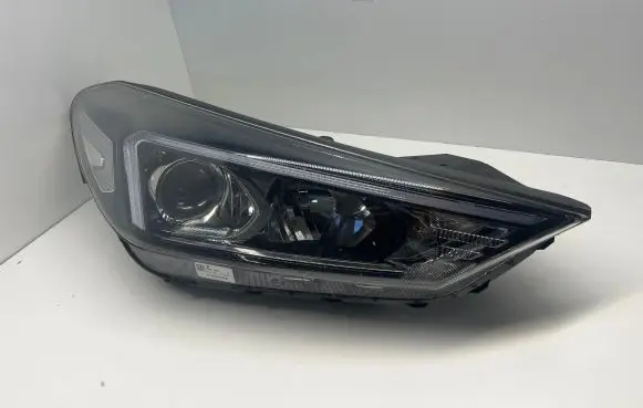 Hyundai Tucson TL Headlight/headlamp D792111A20