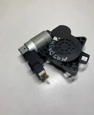 Mazda 3 I Front door window regulator motor CM011760 TN774529 J6A5958X