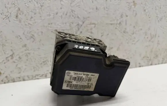 Volkswagen PASSAT B7 ABS Pump 3AA614109BM 17654088 54086619B