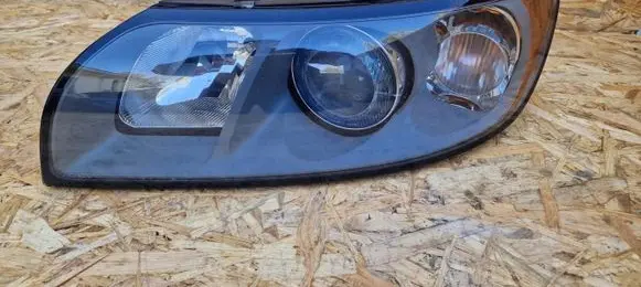 Volvo S40, V40 Headlight/headlamp LPL050