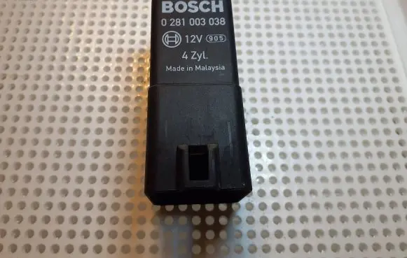 Skoda Octavia Mk2 (1Z) Glow plug pre-heat relay 0281003038