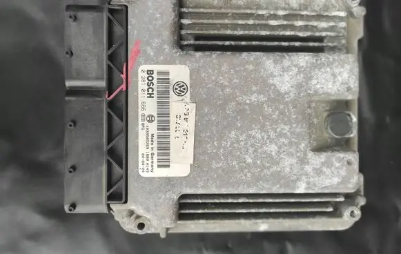 Volkswagen Caddy Engine control unit/module 028101666
