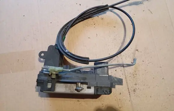 Opel Tigra B Front door lock 93162841 C101873836