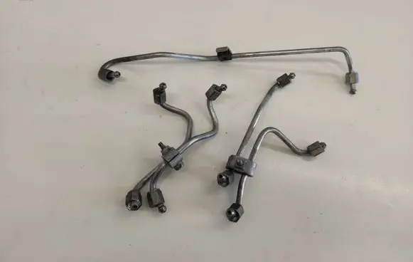 Toyota Avensis T250 Fuel injector supply line/pipe 