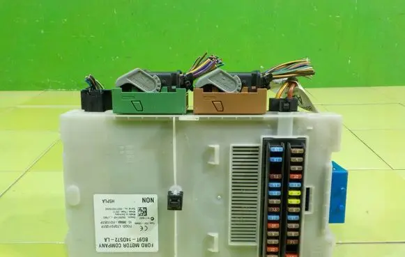 Land Rover Freelander 2 - LR2 Fuse box set BG9T14D572LA XP287
