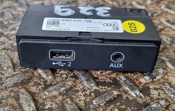 Audi Q5 SQ5 AUX in-socket connector 8W0035708