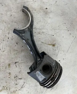 Mercedes-Benz Sprinter W906 Piston with connecting rod 8370