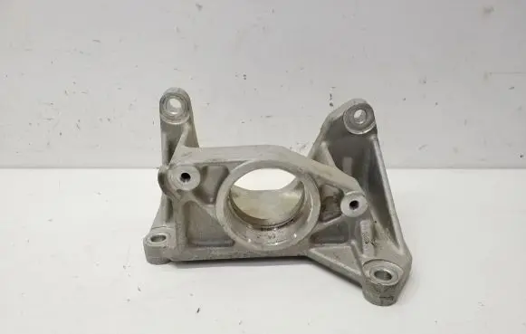 Nissan Leaf I (ZE0) Engine mounting bracket 130823B095
