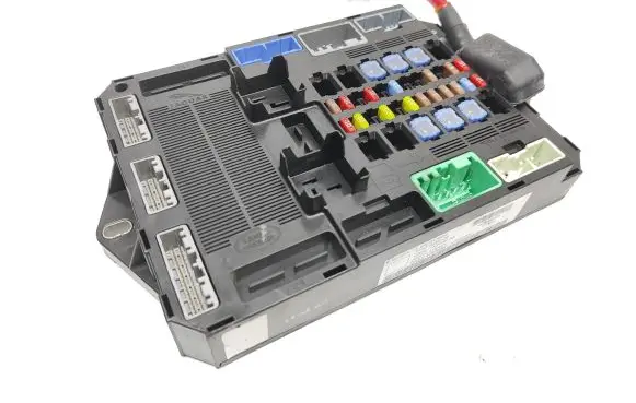 Jaguar XF X250 Fuse module CX2314B476AE 7370028830 A50015602