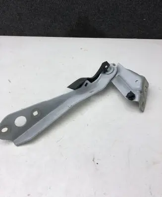 Engine bonnet/hood hinges