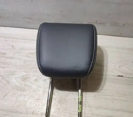 Suzuki Vitara (LY) Rear seat headrest R702