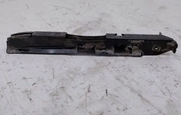 Mercedes-Benz CLS C219 Front bumper mounting bracket A2198800114