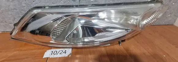 Nissan Juke I F15 Headlight/headlamp