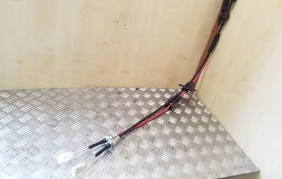 KIA Sportage Gear shift cable linkage